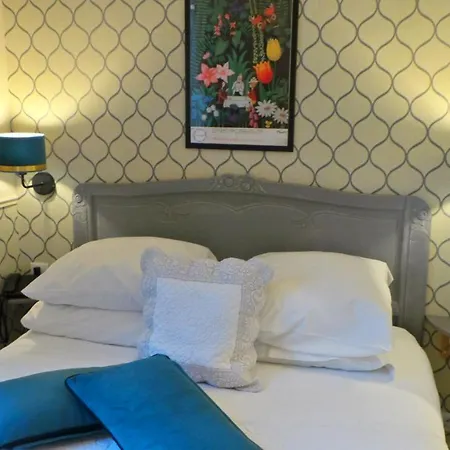 Relais Du Postillon Отель Антиб